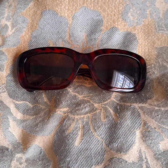 Pretty Leopard Sunglasses with Leopard Hairpin - Picture 6 of 9